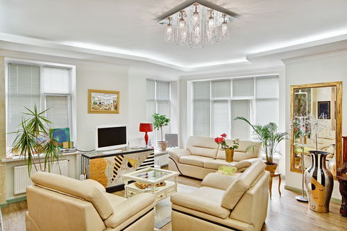 客廳吊頂裝修設計、燈具選擇與展覽服務指南